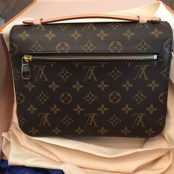 SOLD LV Pochette Metis Monogram - Picture 2 of 15